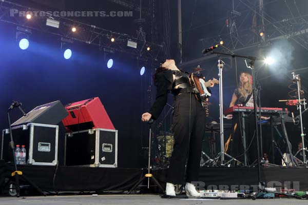 ANNA CALVI - 2018-08-25 - SAINT CLOUD - Domaine National - Scene de la Cascade - 